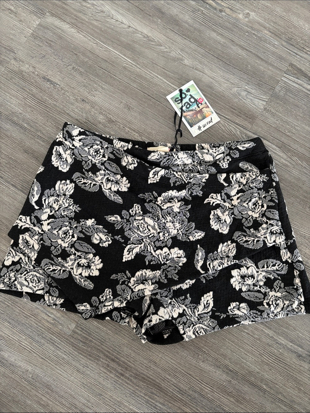 NWT Black & White Floral Women’s Skort